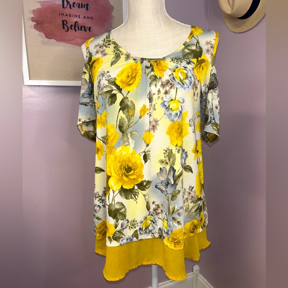 Naïf -Lovely women’s cold shoulder short sleeve yellow and gray blouse